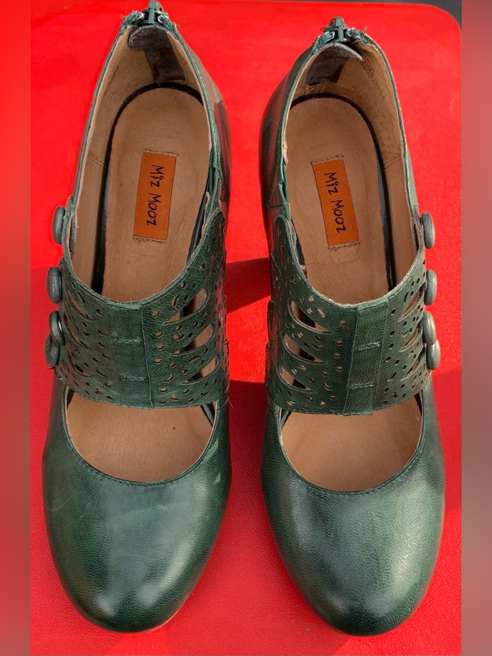 NIB Size 8.5 Miz Mooz Sharon Dark Green Leather Button Detail Mary Jane Pumps